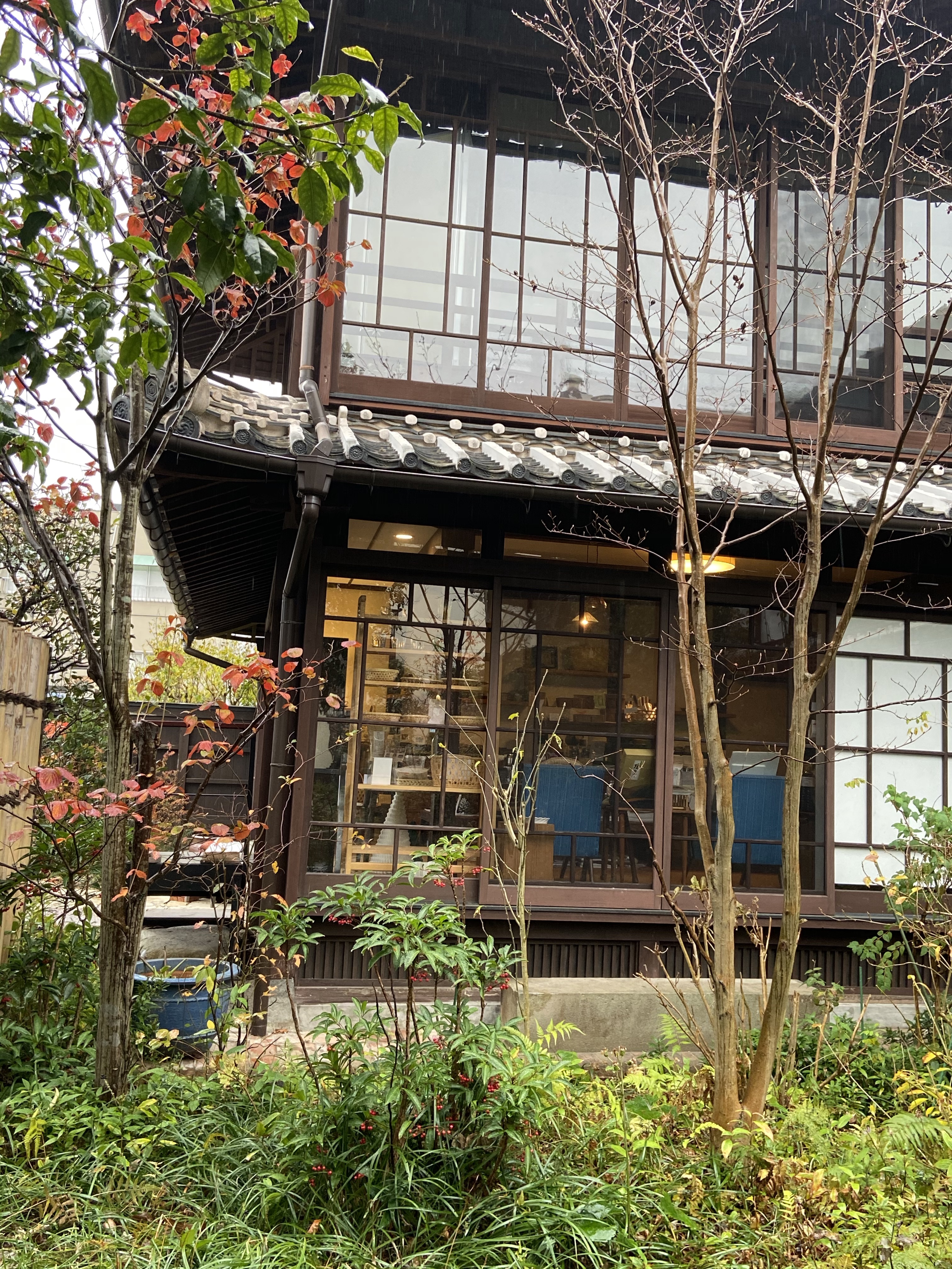 明治時代の建物でくつろぐ「冨士屋 一也百 Hall&Gallery -はなやもも ...