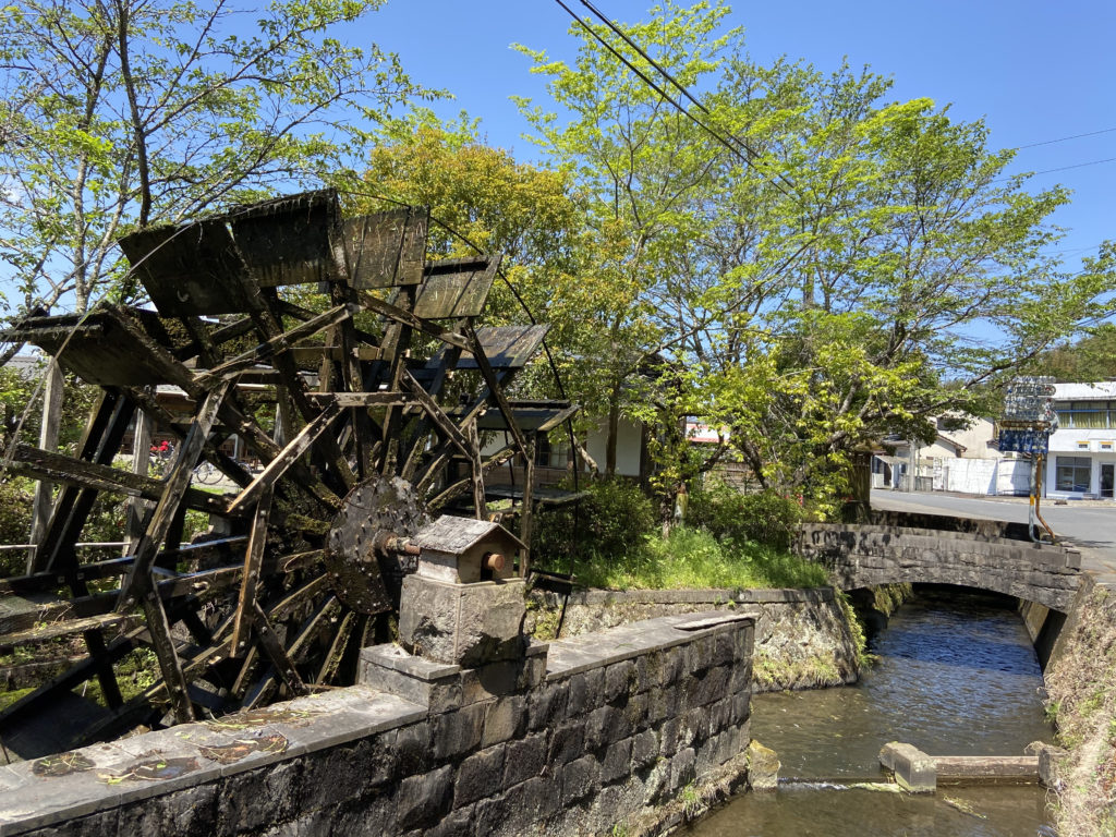 绪方以水路为主的田园风景和有生气的瀑布景观 ビーベップ